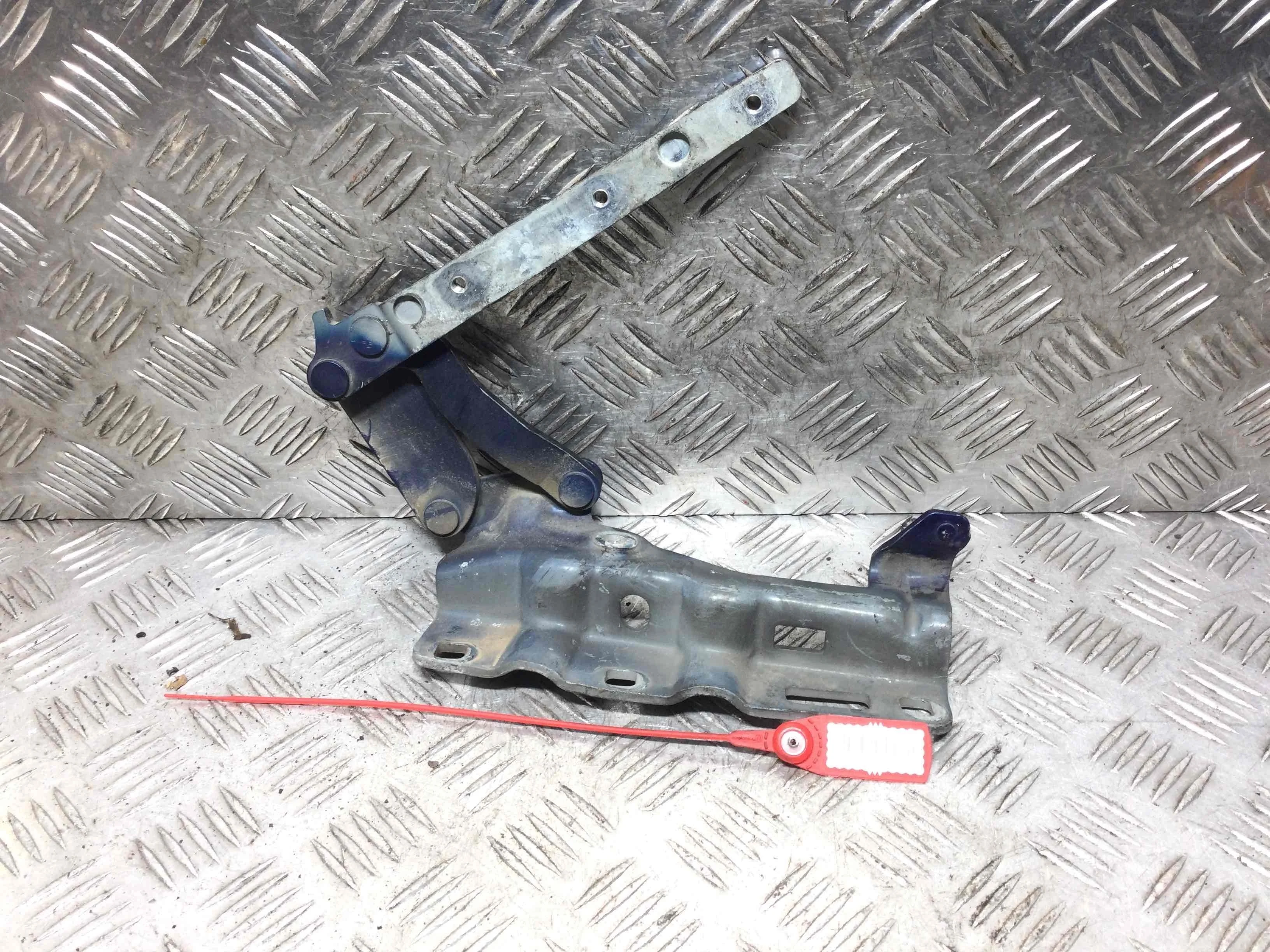 Петля капота правая Mercedes C-klasse W203/S203/CL203 (2000-2004) дизель 2.2 CDI Автомат Седан