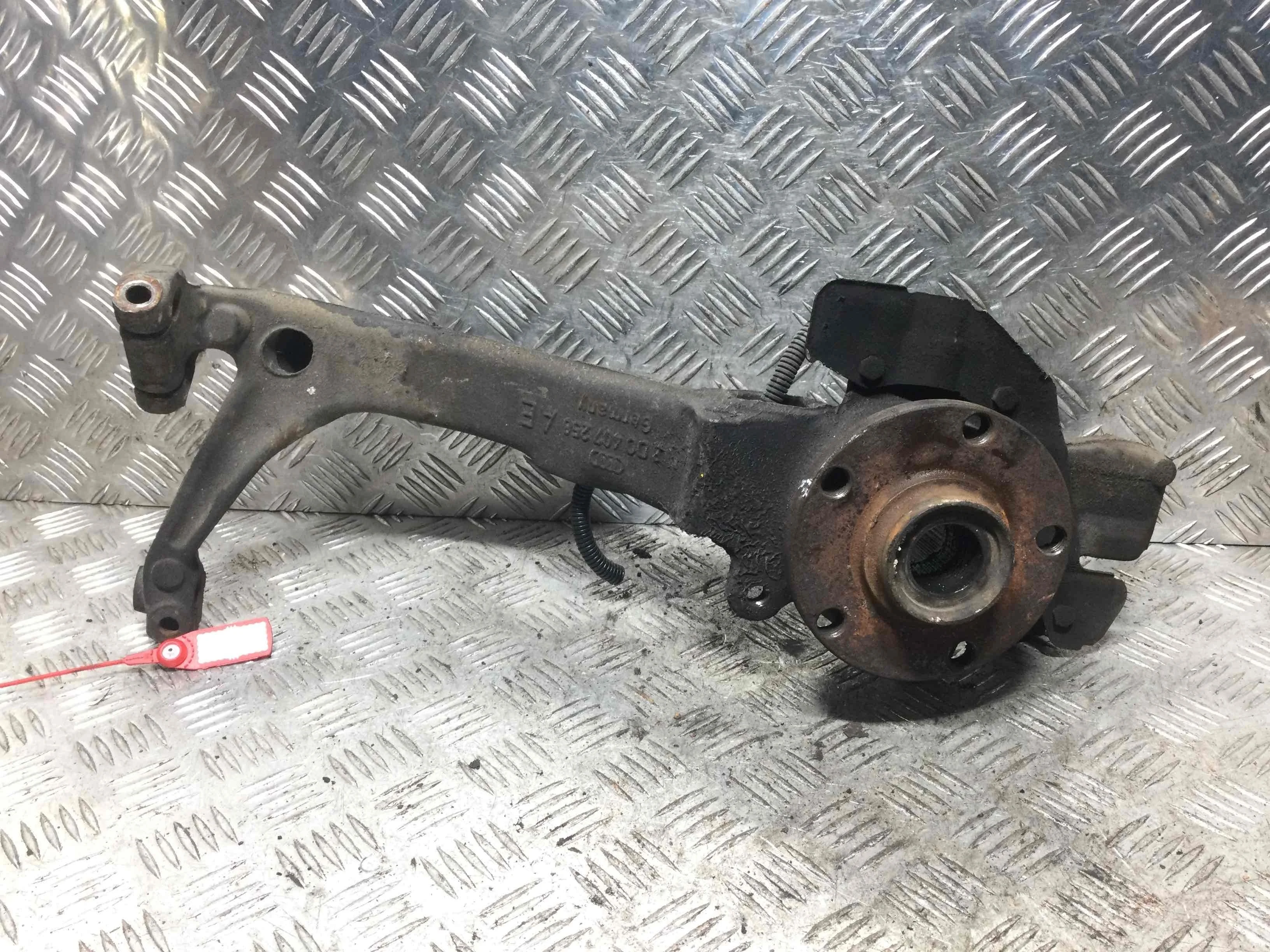 Ступица передняя правая Audi A6 C5/4B (1997-2004) дизель 2.5 TDI Автомат Универсал