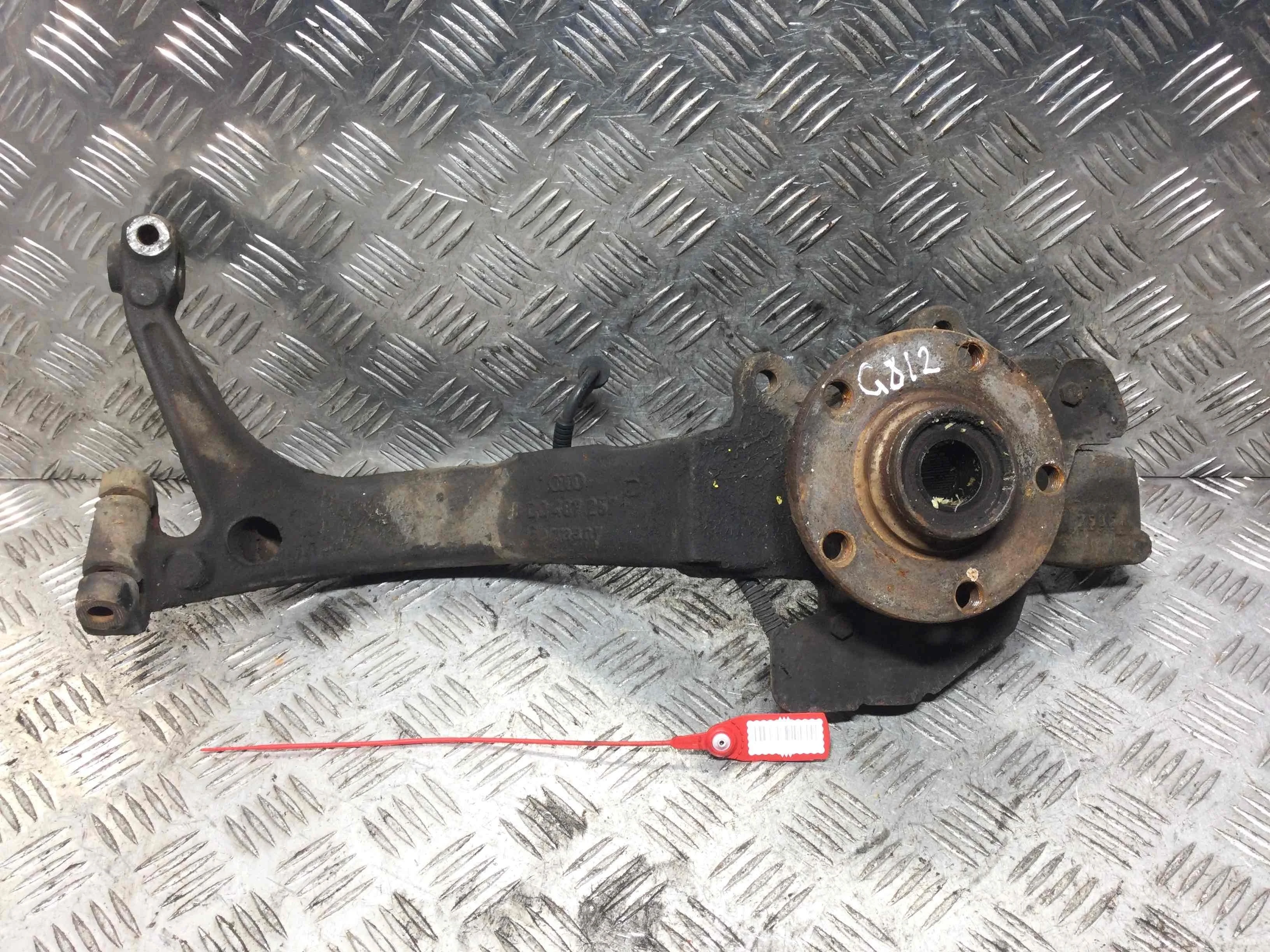 Ступица передняя левая Audi A4 B5 (1994-1999) бензин 1.6 i Механика Седан