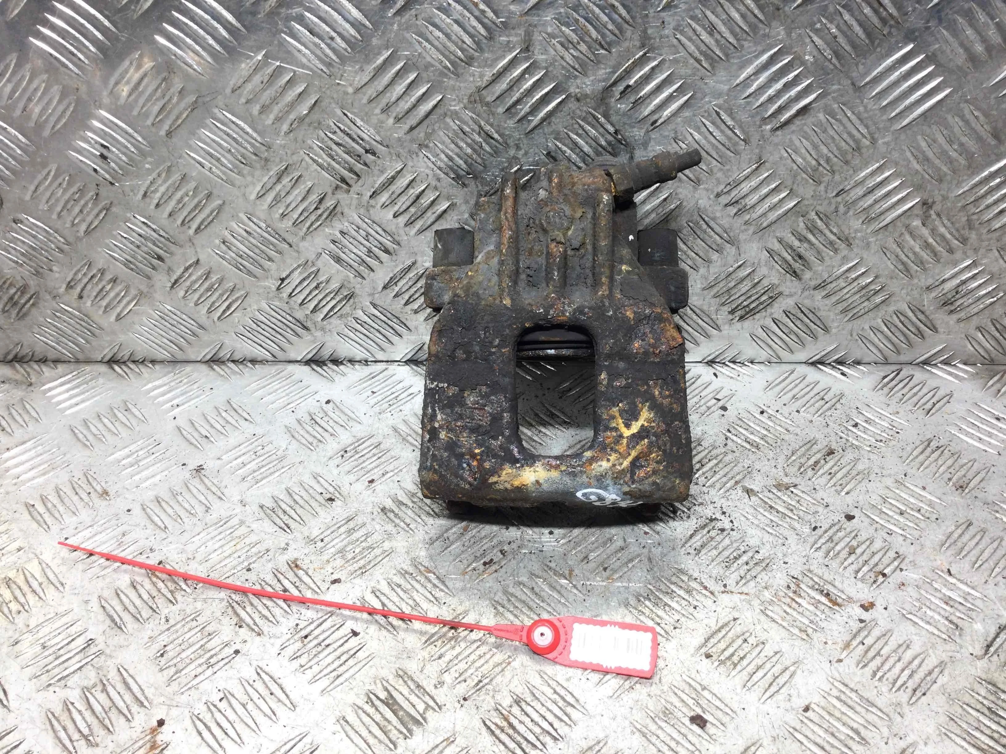 Суппорт передний левый Ford Focus 1 поколение [рестайлинг] (2001-2005) бензин 1.8 i Механика Универсал