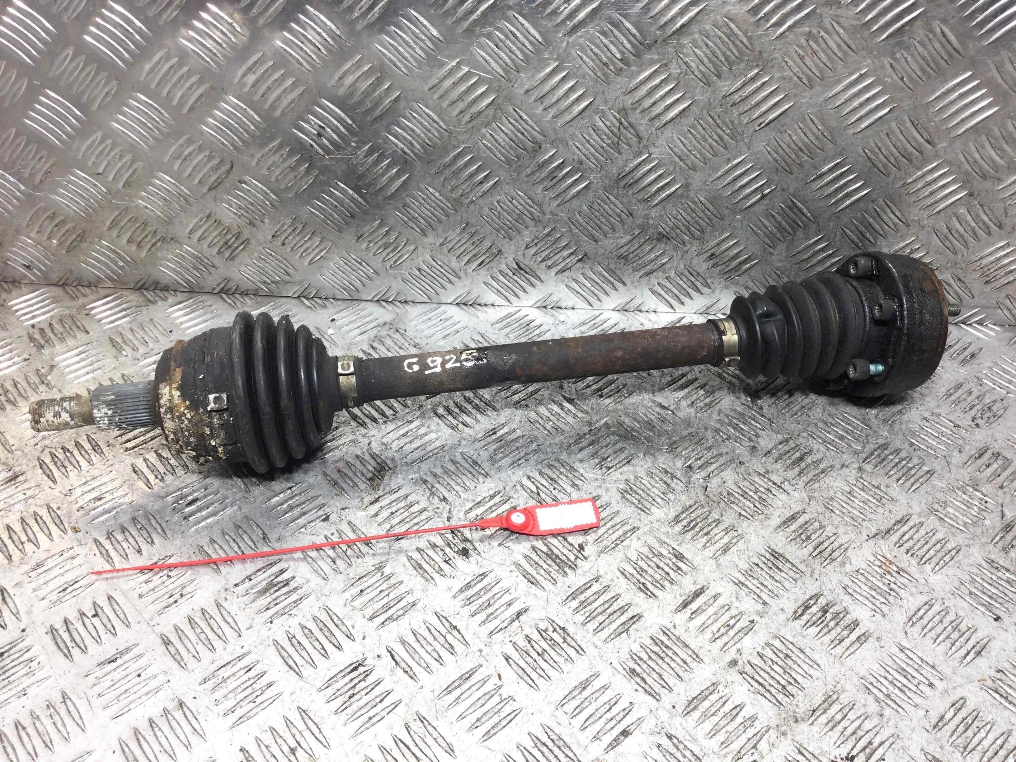 Полуось передняя левая (приводной вал, ШРУС) Audi A3 8L (1996-2000) бензин 1.6 i Механика Х/б