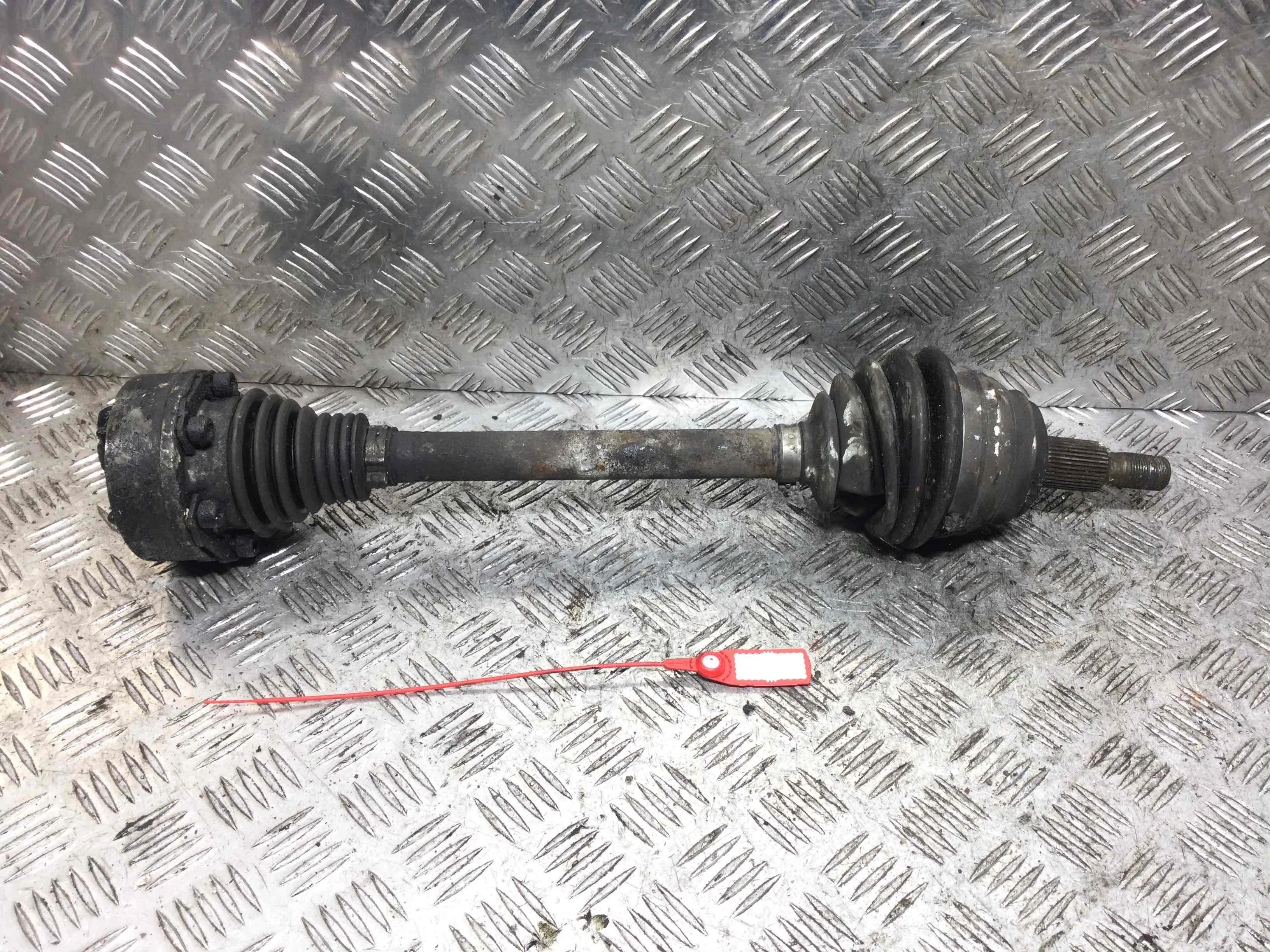 Полуось передняя левая (приводной вал, ШРУС) Audi A3 8L (1996-2000) бензин 1.8 i Механика Х/б