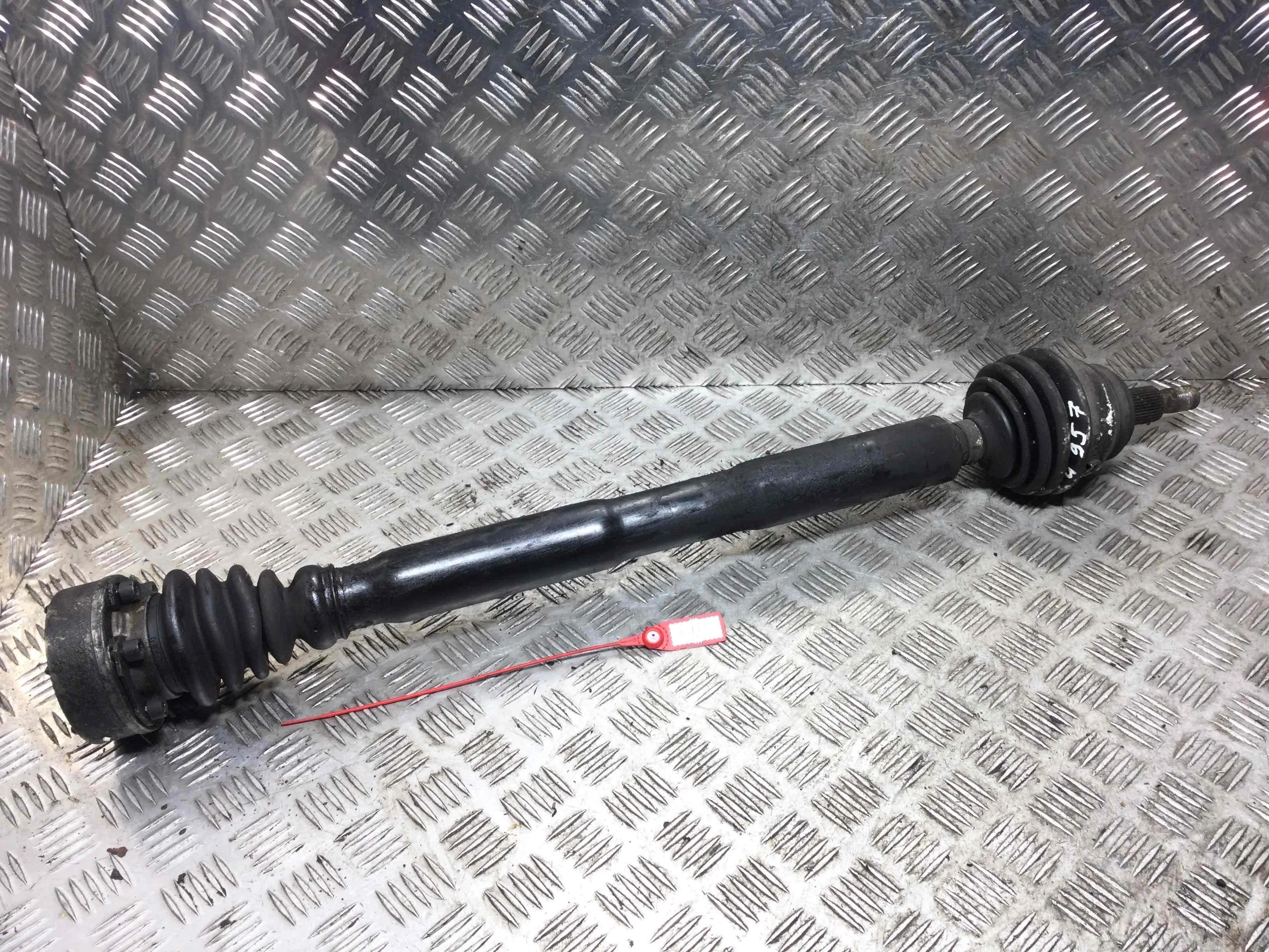 Полуось передняя правая (приводной вал, ШРУС) Audi A3 8L (1996-2000) бензин 1.8 i Механика Х/б