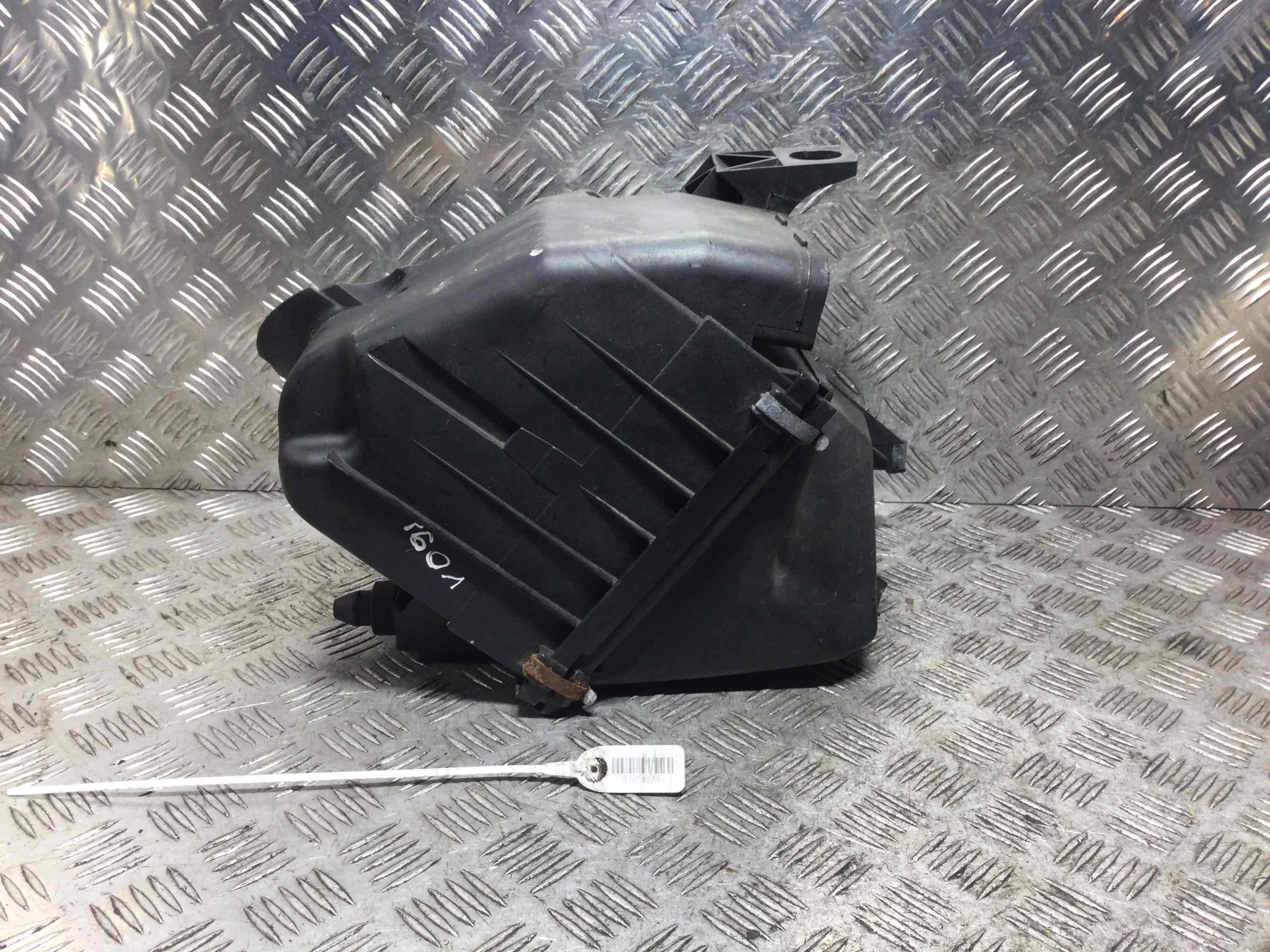 Корпус воздушного фильтра Audi A6 C5/4B (1997-2004) дизель 2.5 TDI Автомат Седан