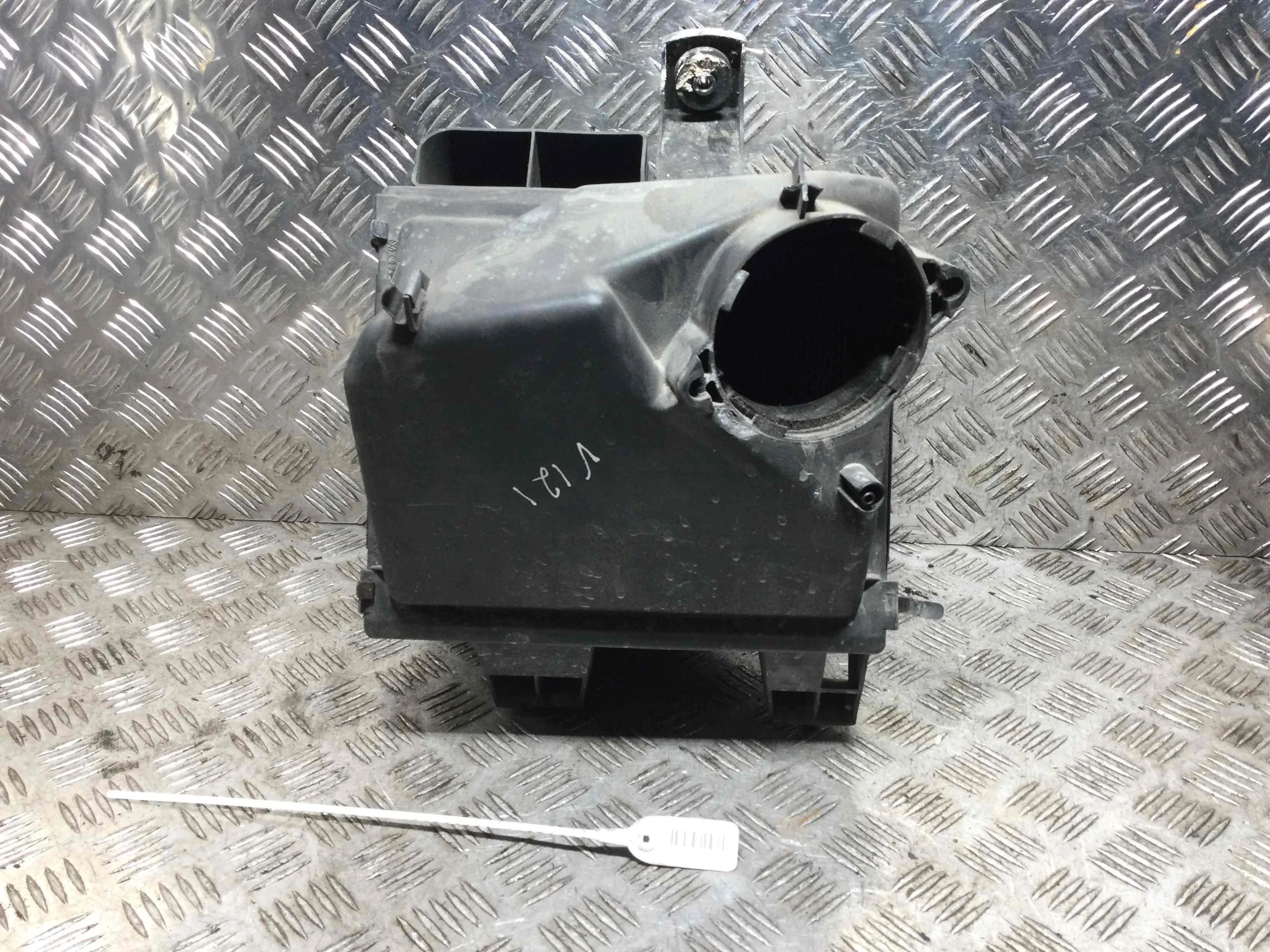 Корпус воздушного фильтра Audi A6 C5/4B (1997-2004) дизель 2.5 TDI Автомат Универсал