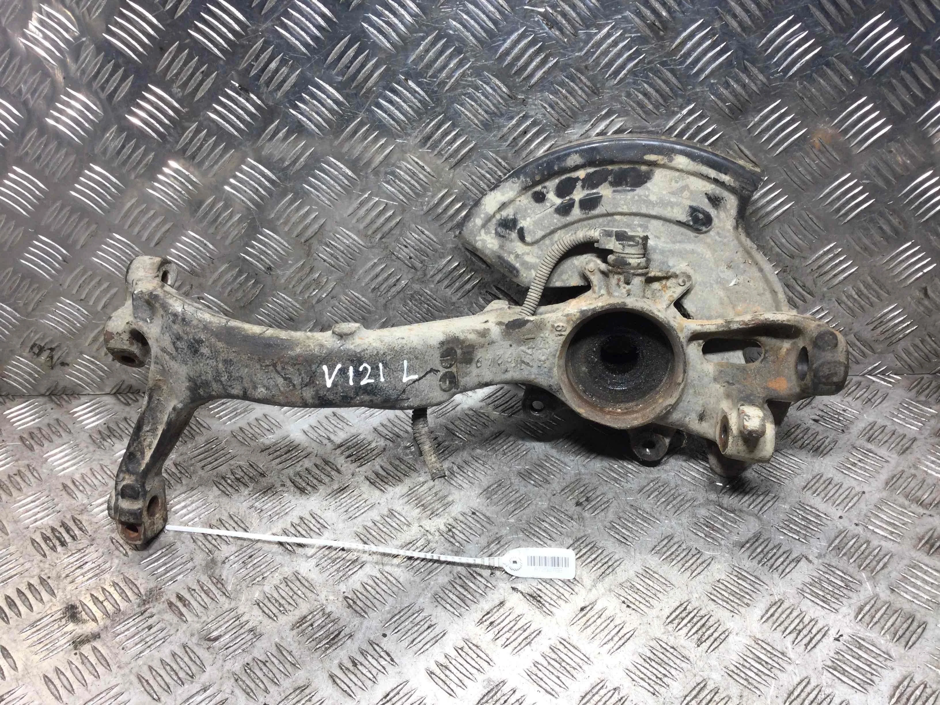 Ступица передняя левая Audi A6 C5/4B (1997-2004) дизель 2.5 TDI Автомат Универсал