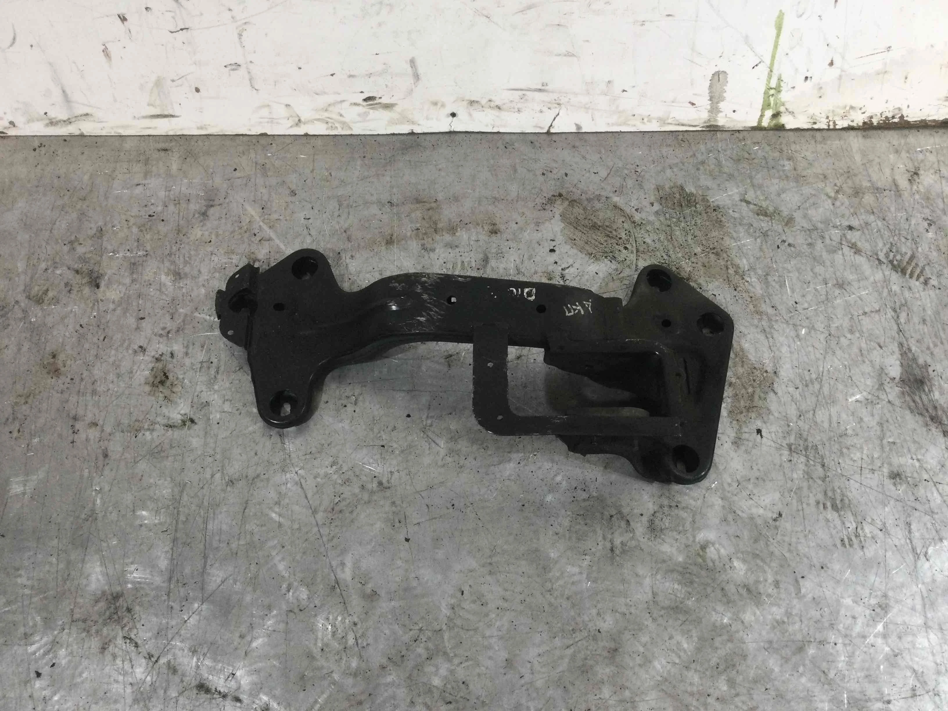 Балка под КПП BMW X5 E53 (1999-2003) бензин 4.4 i Автомат