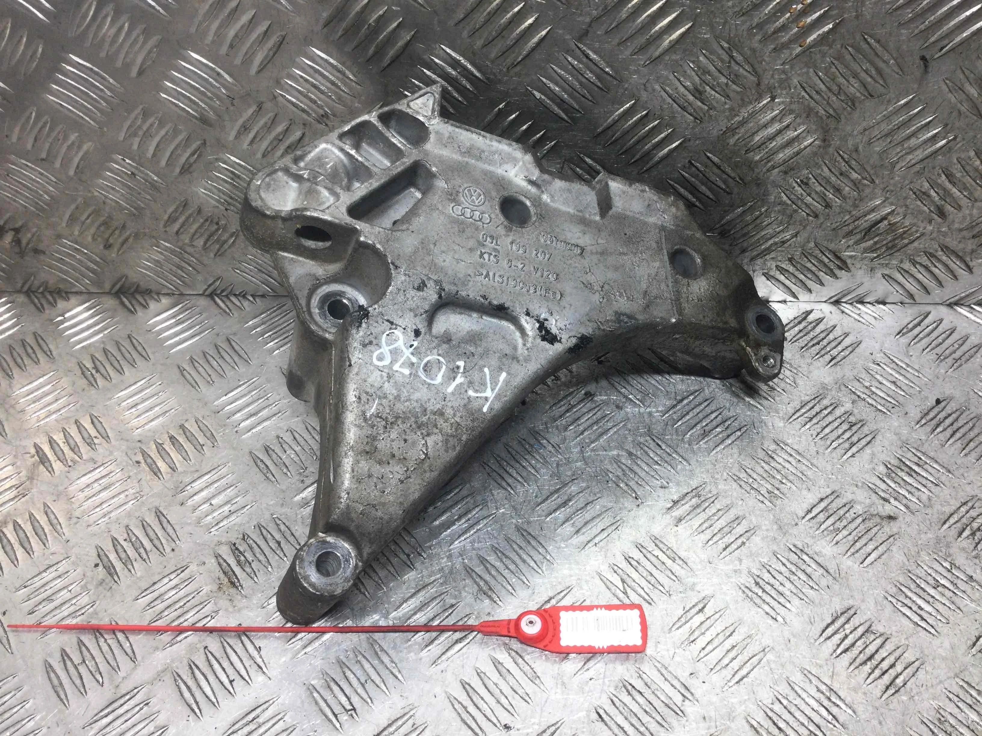 Кронштейн двигателя Volkswagen Golf 6 поколение (2008-2015) дизель 2.0 TDI Механика Х/б