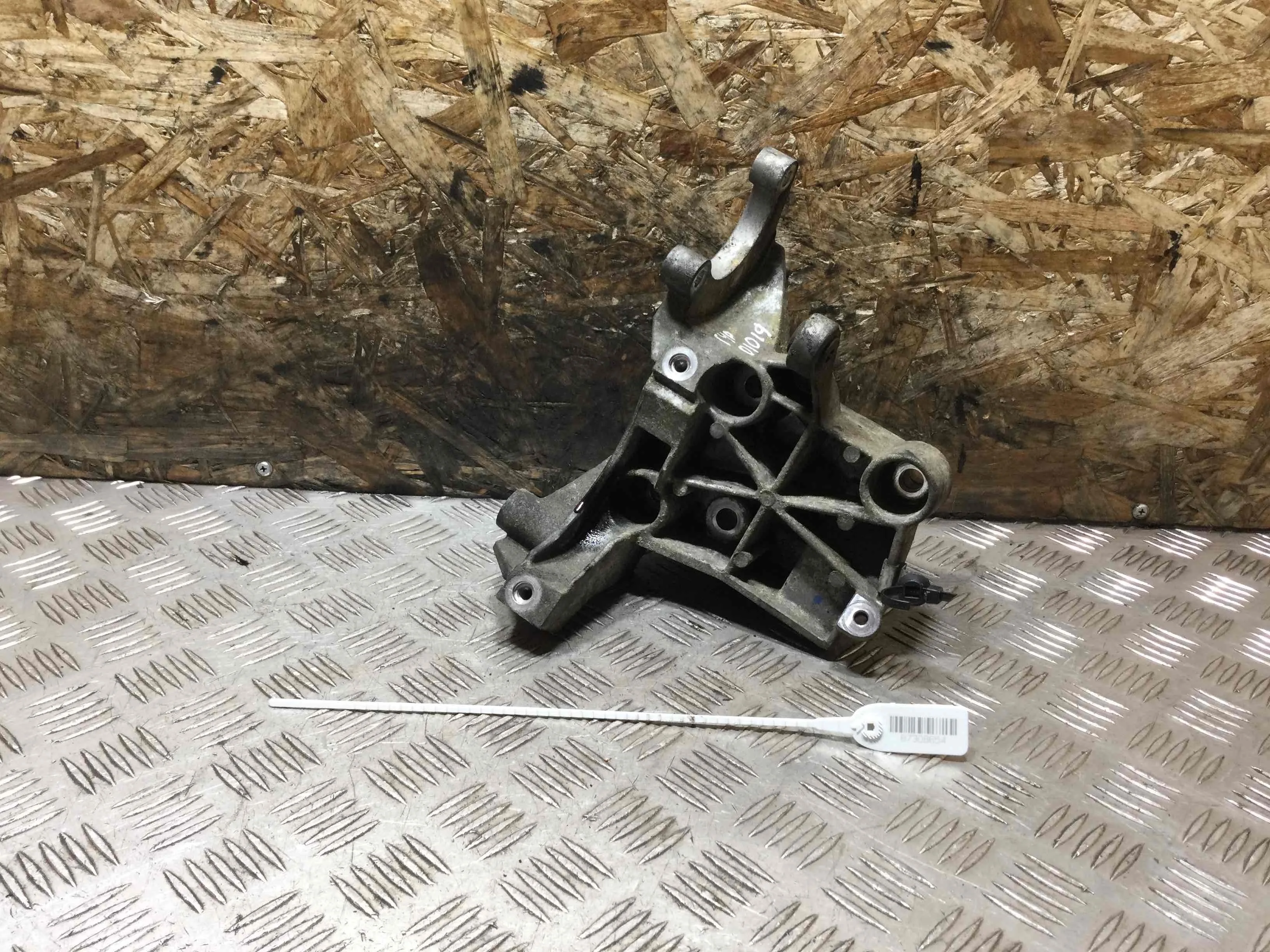 Кронштейн гидроусилителя Audi A6 C6/4F (2004-2008) дизель 2.7 TDI Вариатор Седан