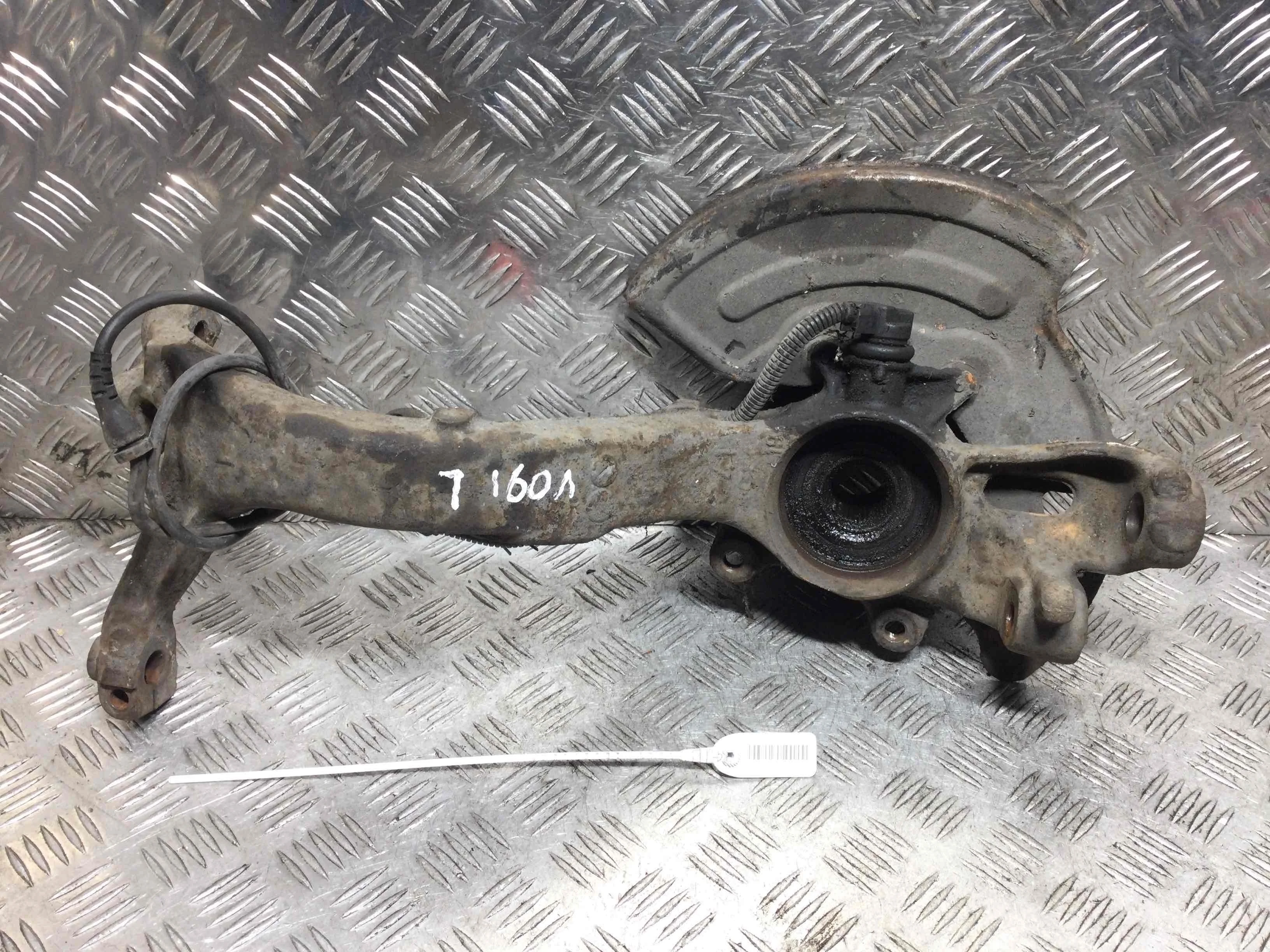 Ступица передняя левая Audi A6 C5/4B (1997-2004) дизель 2.5 TDI Автомат Седан