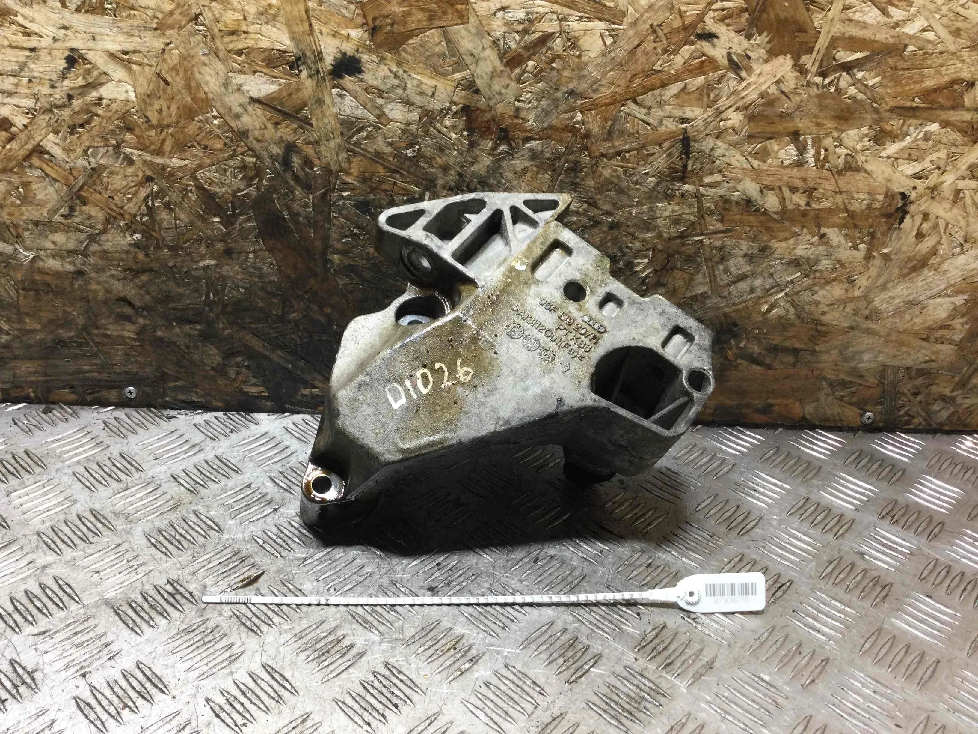 Кронштейн двигателя Audi A3 8P/8PA [рестайлинг] (2004-2008) бензин 2.0 i Механика Х/б