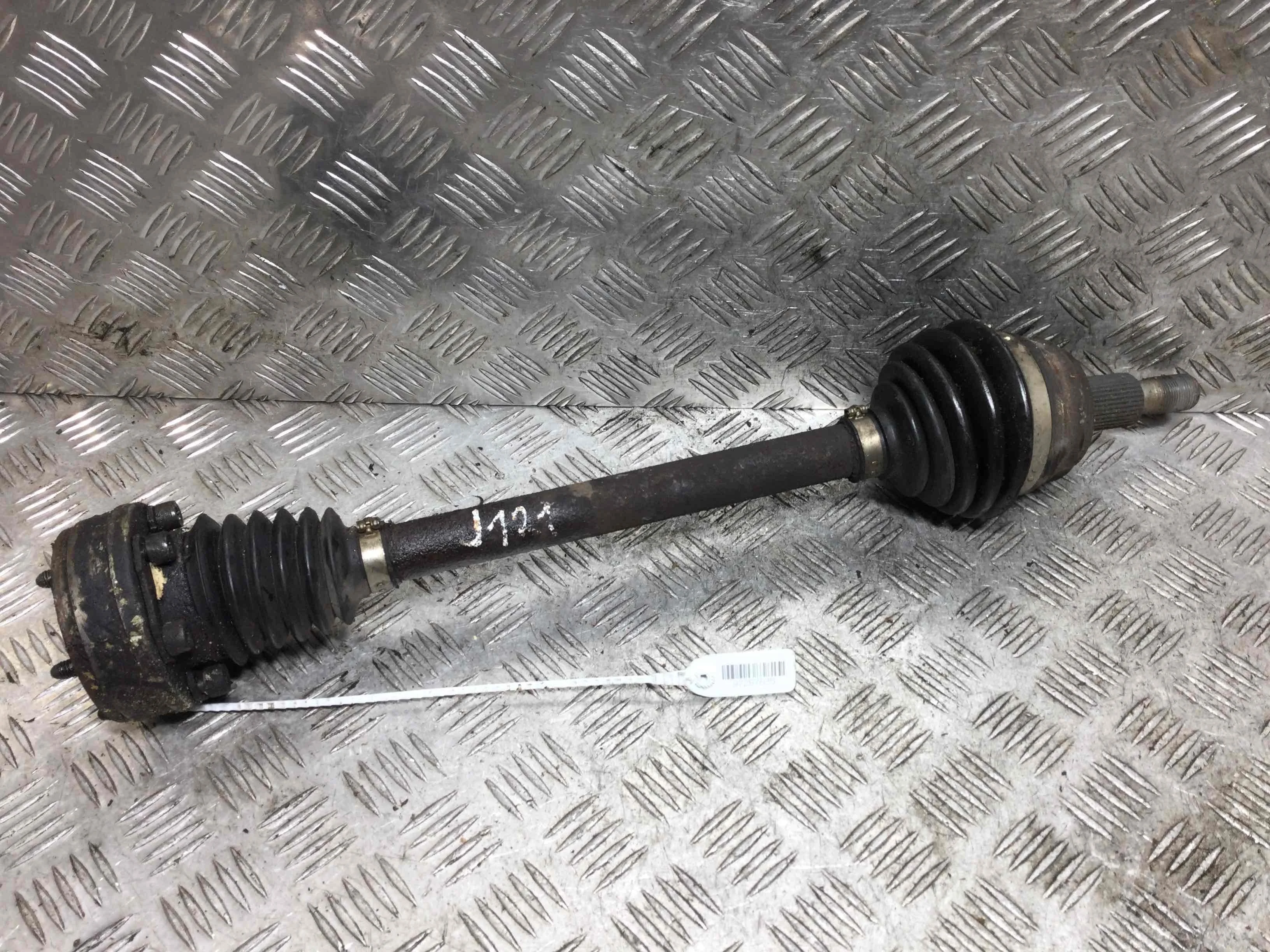 Полуось передняя левая (приводной вал, ШРУС) Audi A3 8L [рестайлинг] (2000-2003) бензин 1.6  Механика Седан