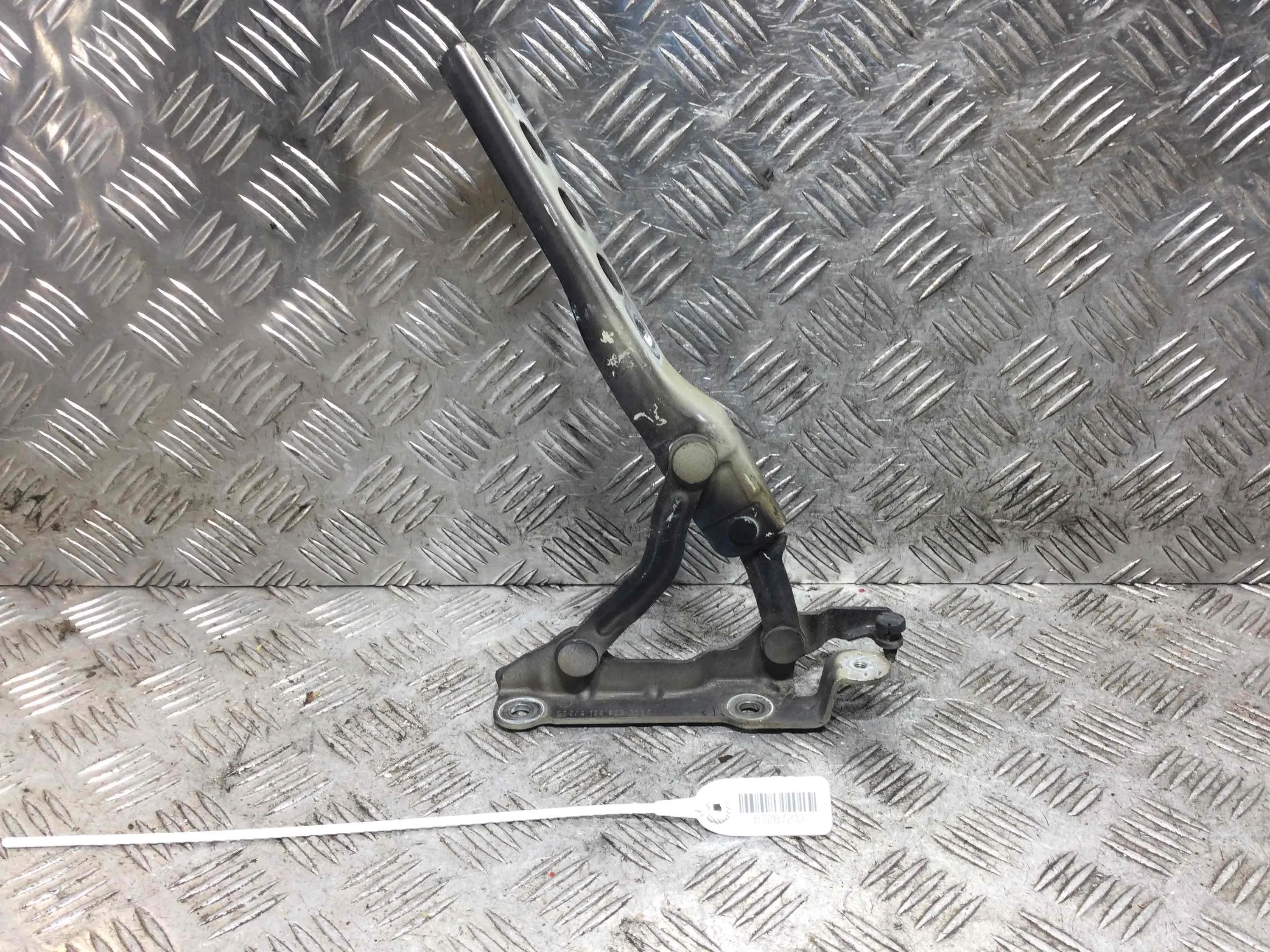 Петля капота левая Skoda Octavia Tour [рестайлинг] (2000-2010) дизель 2.0 TDI Механика Универсал