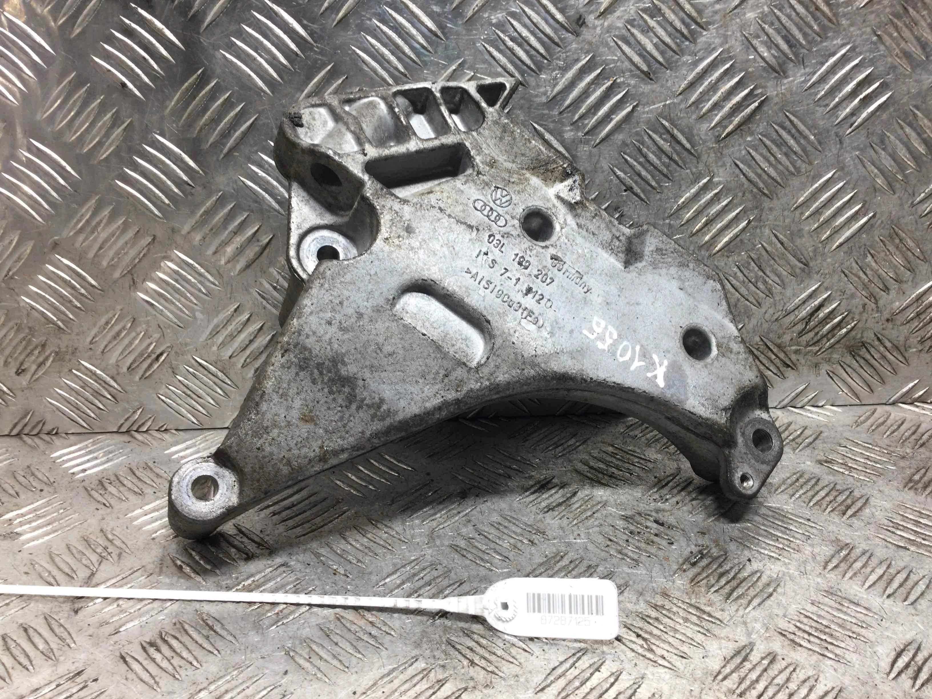 Кронштейн двигателя Volkswagen Golf 6 поколение (2008-2015) дизель 1.6 TDI DSG Х/б