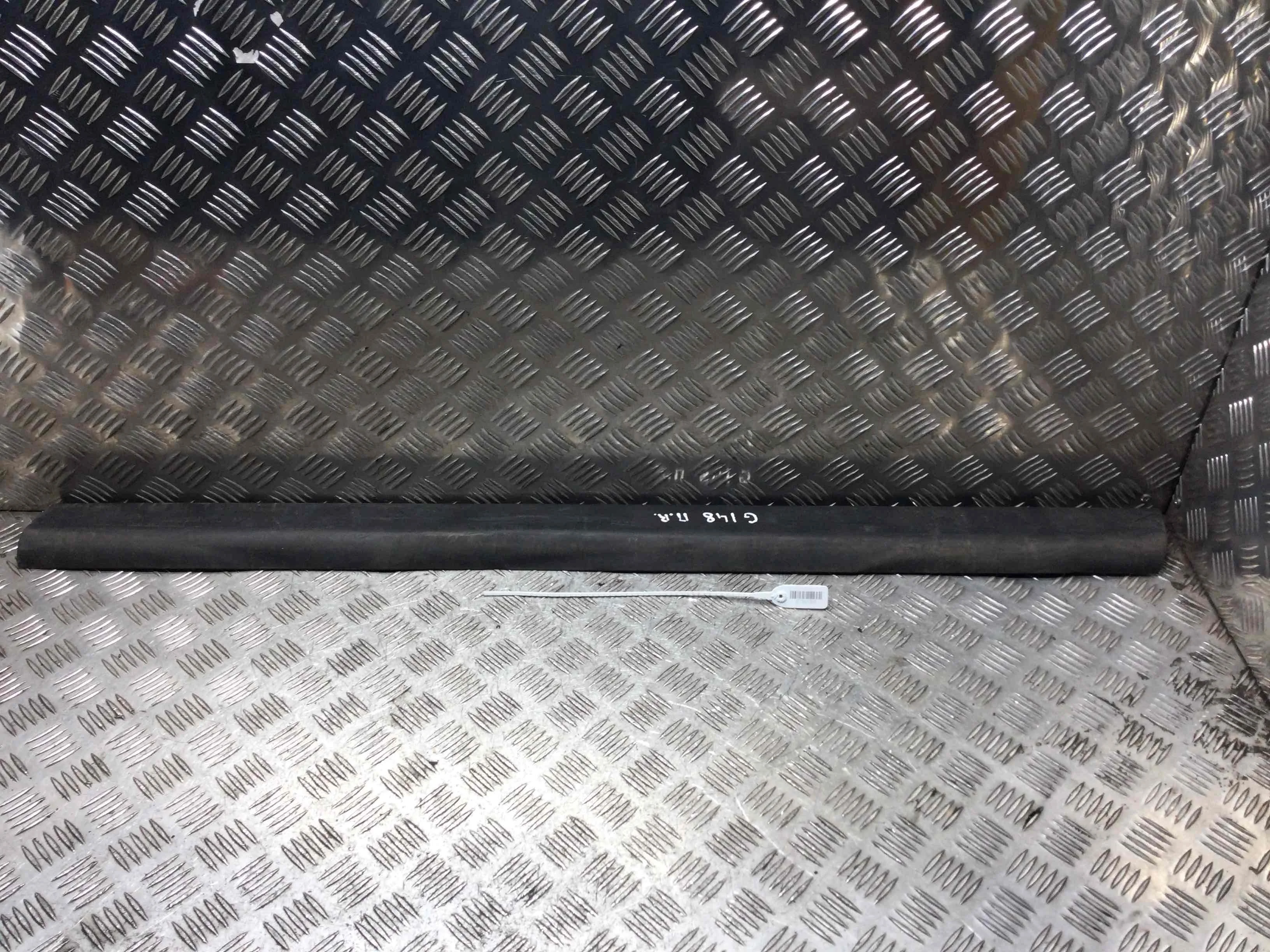 Молдинг двери передней правой Volkswagen Passat B5 (1996-2000) бензин 2.3 i Механика Седан