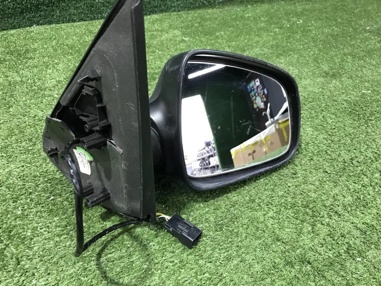 Зеркало правое    контактов Renault Logan 2 (2014-2018)