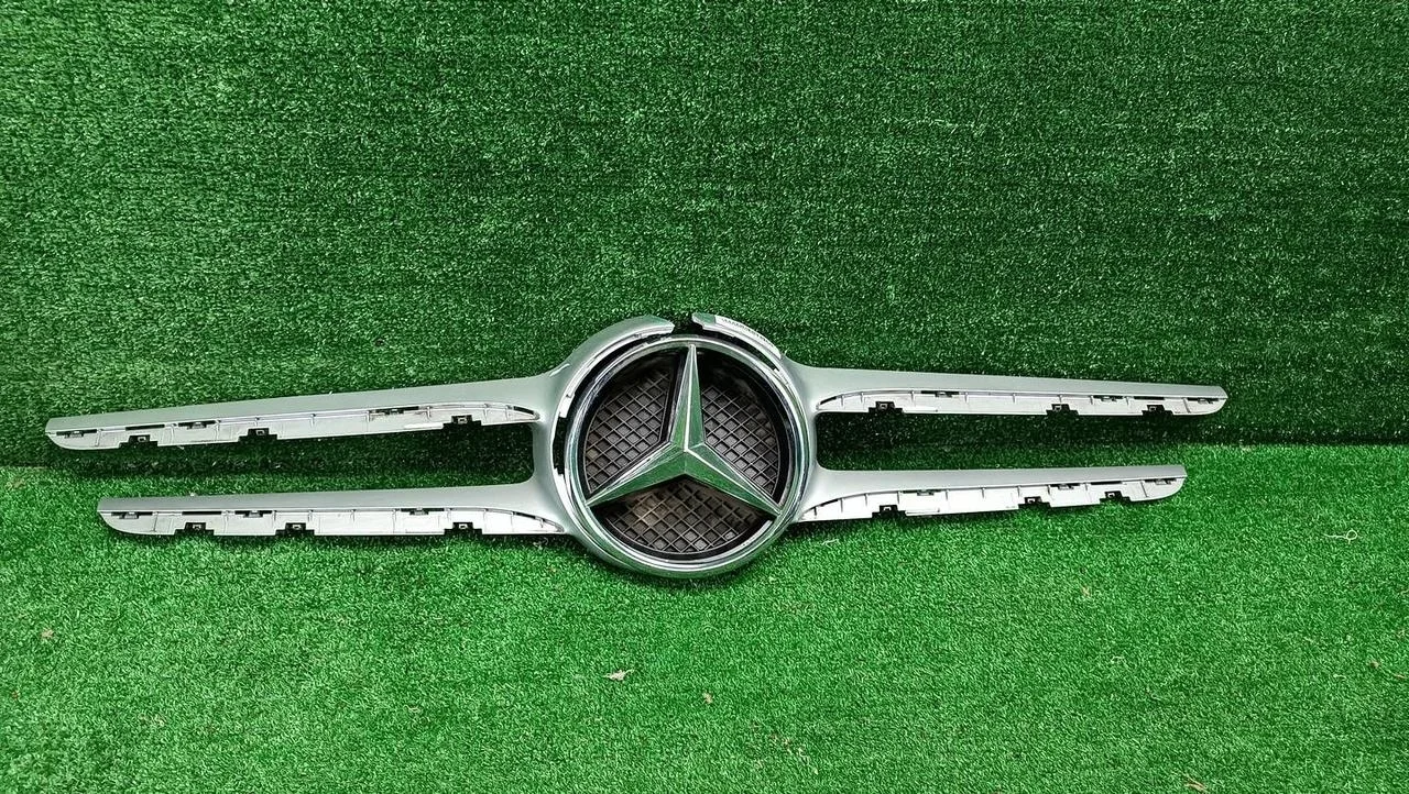 Накладка решетки радиатора Mercedes-Benz C W205 (2014-2018)