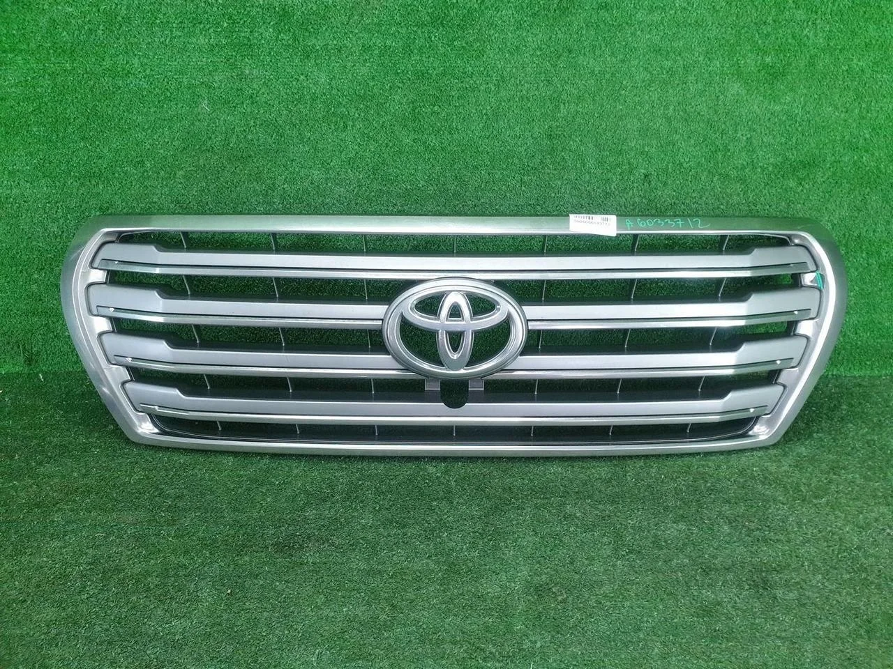 Решетка радиатора Toyota Land Cruiser 200 (2012-2015)