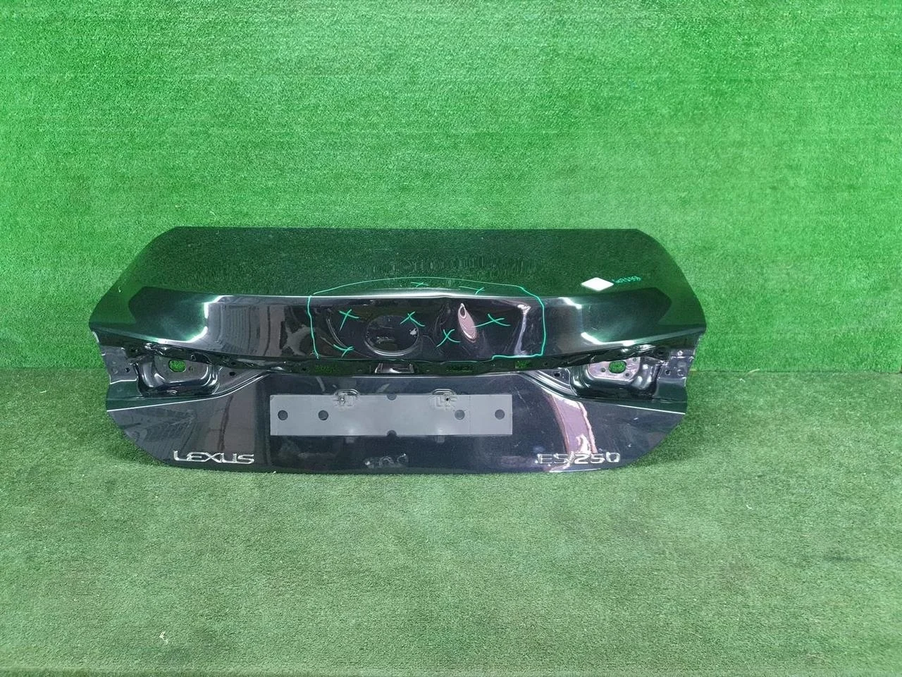 Крышка багажника Lexus Es 7 (2018-2021)