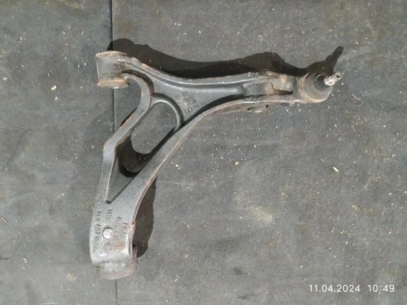 Рычаг подвески нижний VOLKSWAGEN Touareg 2004 7L