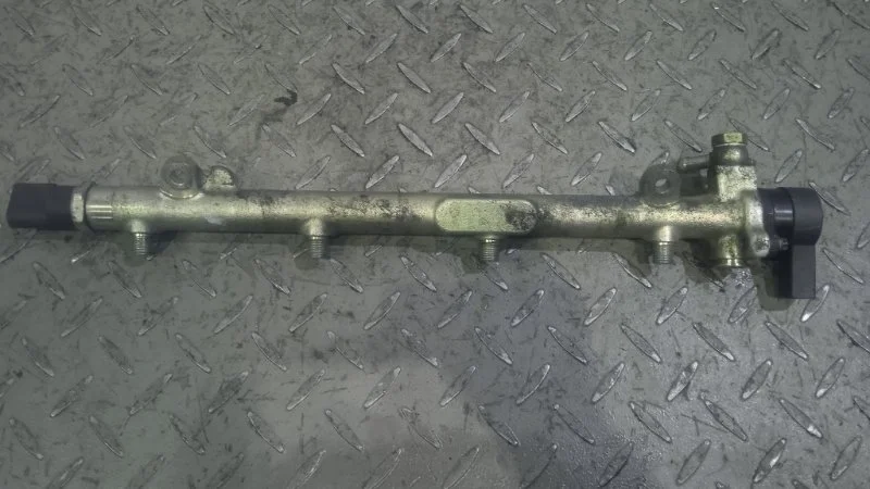 Топливная рампа Mercedes-Benz E-Class A6110700095 W210 2.2 OM611