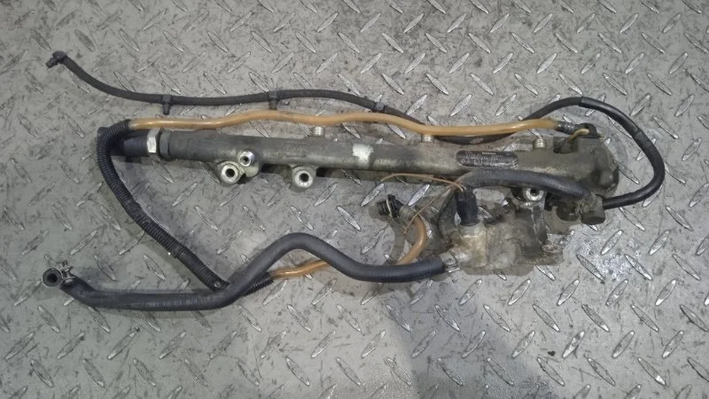 Топливная рампа Mercedes-Benz E-Class A6110700095 W210 2.2 OM611