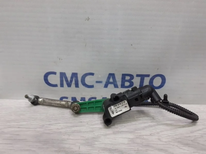 Датчик уровня подвески Volkswagen Touareg 2013 7P0616213 NF 3.6, передний левый