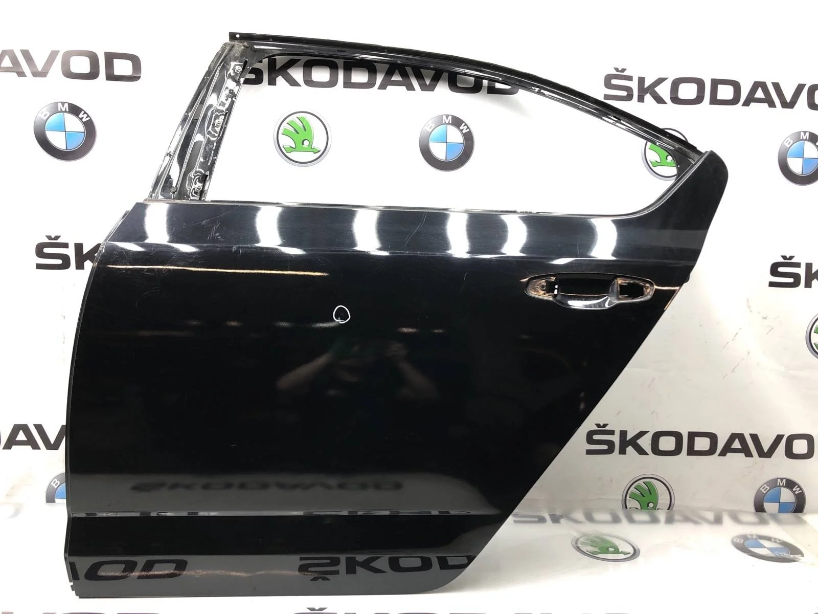 Дверь Skoda Octavia 2017 5E5833055B A7 (5E) 1.6 CWVA, задняя левая