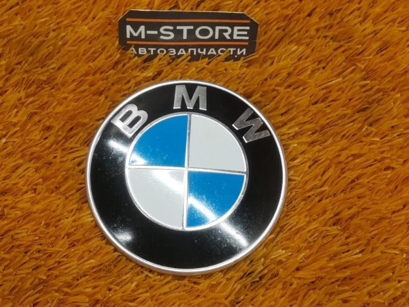 Эмблема на капот BMW X1 2010 E84