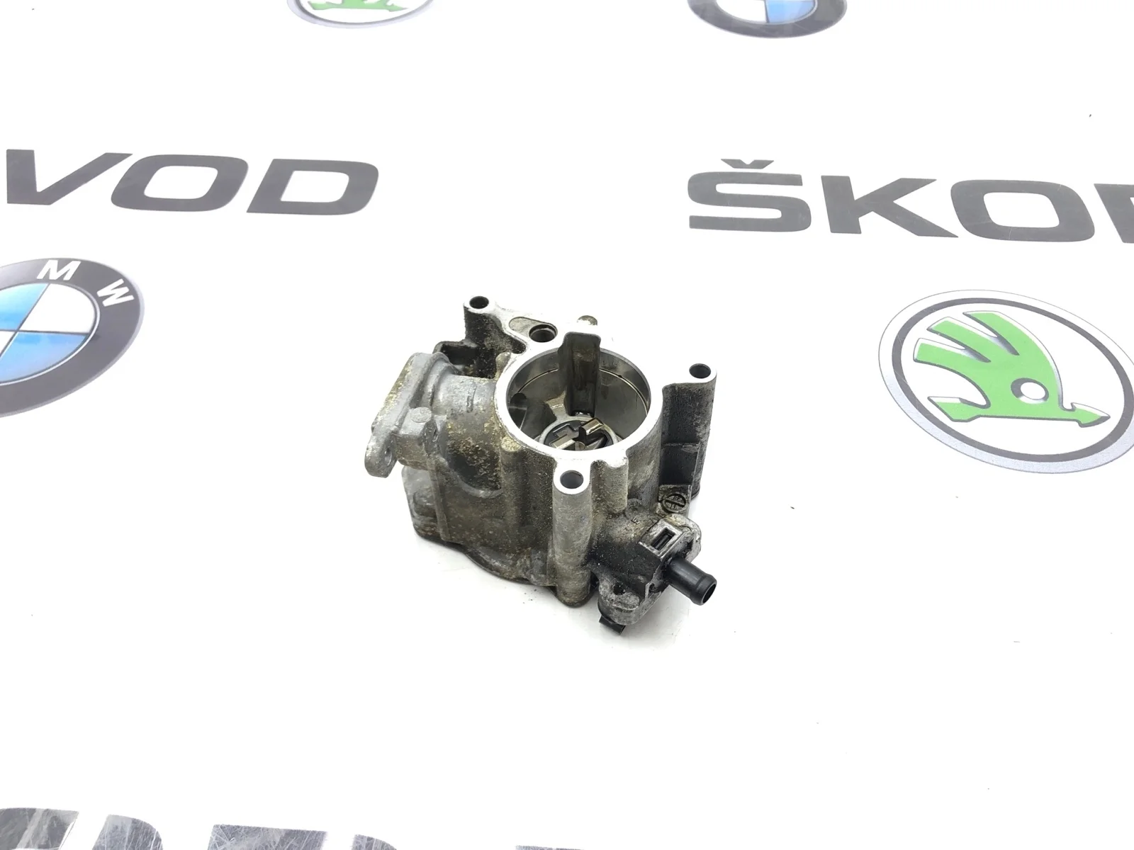 Насос вакуумный Skoda Octavia Scout 2011 06J145100B A5 (1Z) 1.8 CDAB