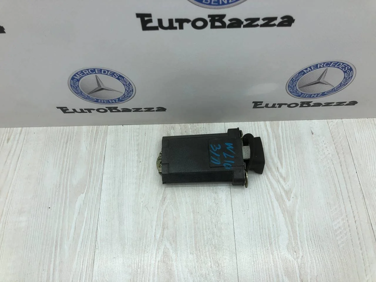 Ограничитель двери задней Mercedes W210