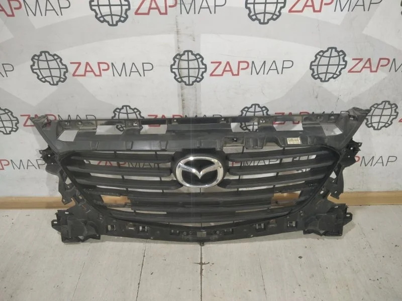 Решетка радиатора передняя Mazda 3 2013-2016