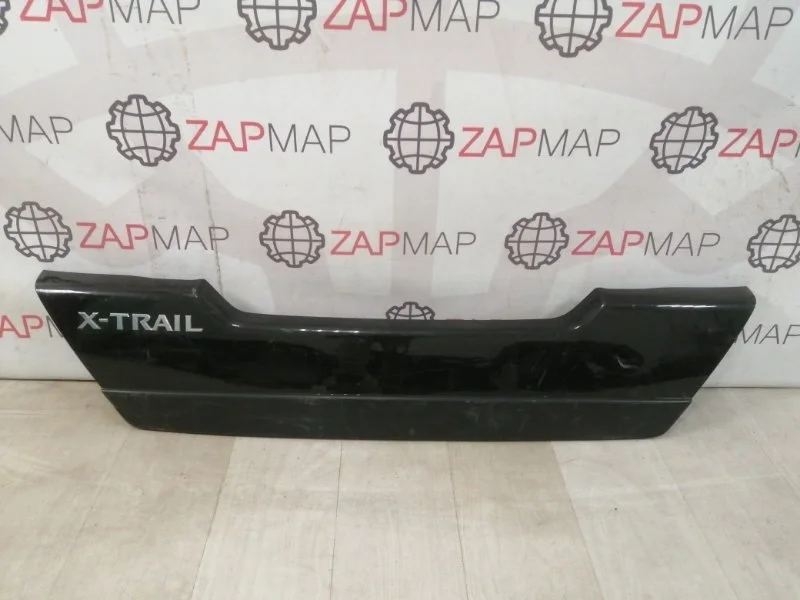 Накладка крышки багажника задняя Nissan X-Trail