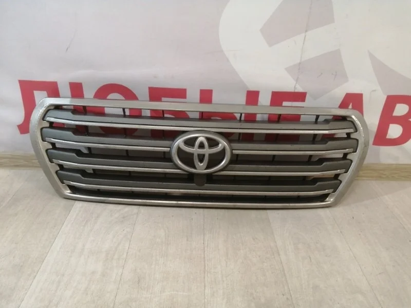 Решетка радиатора передняя Toyota Land Cruiser