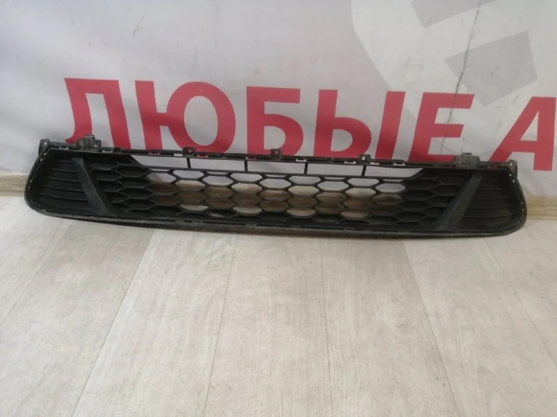 Решетка бампера передняя Kia Ceed 3 CD 2018-Нв