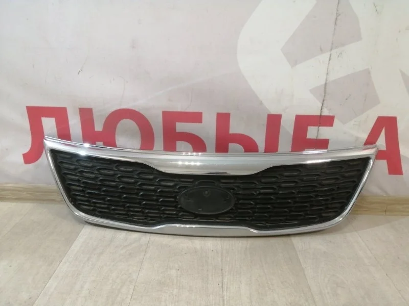 Решетка радиатора передняя Kia Sorento 2 XM