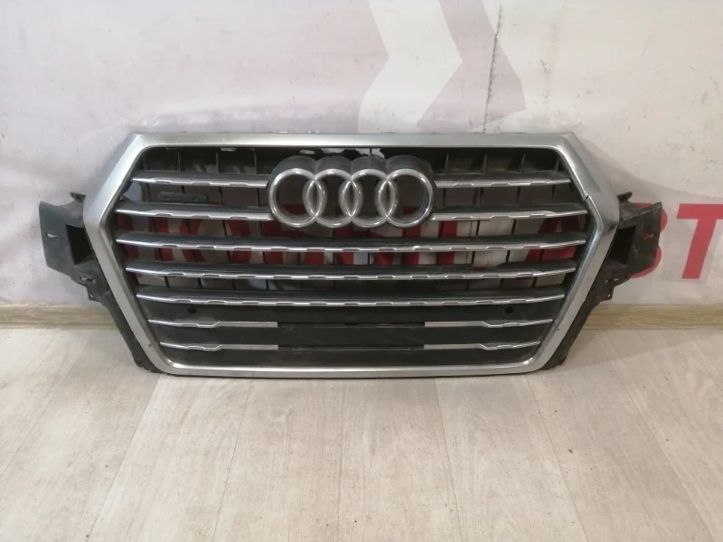 Решетка радиатора передняя Audi Q7 4M 2015-Нв