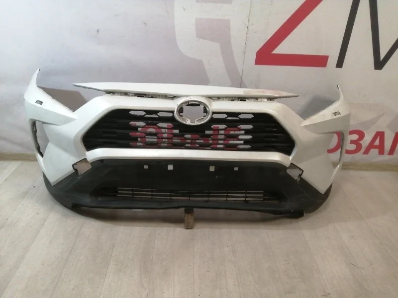 Бампер с решеткой радиатора Toyota Rav 4 XA50