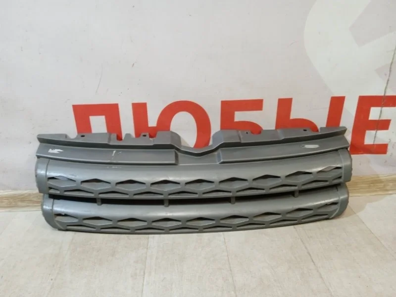 Решетка радиатора передняя Land Rover Evoque