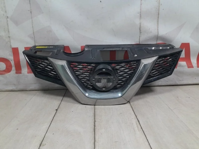 Решетка радиатора передняя Nissan Qashqai J11