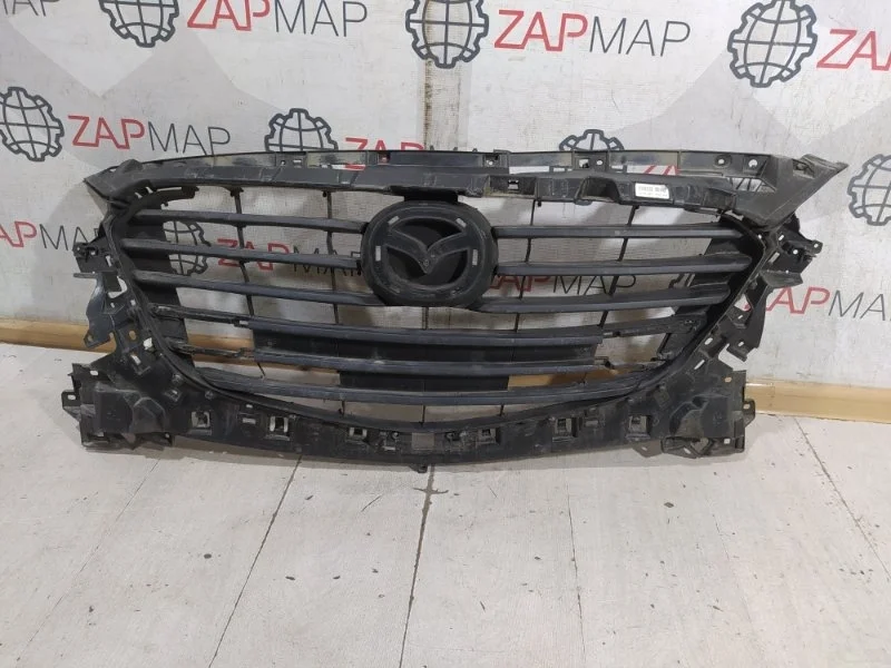 Решетка радиатора передняя Mazda 3 2016-2019