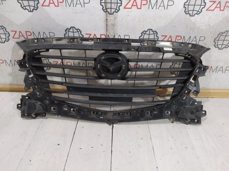 Решетка радиатора передняя Mazda 3 2016