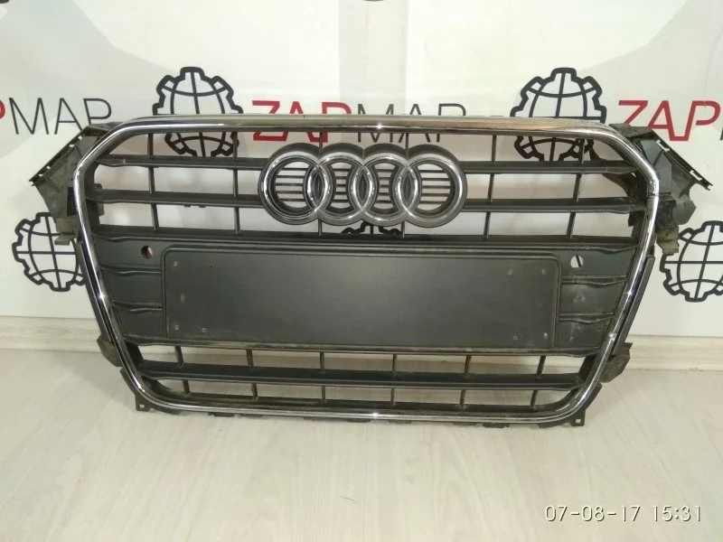 Решетка радиатора под парктроник передняя Audi A4