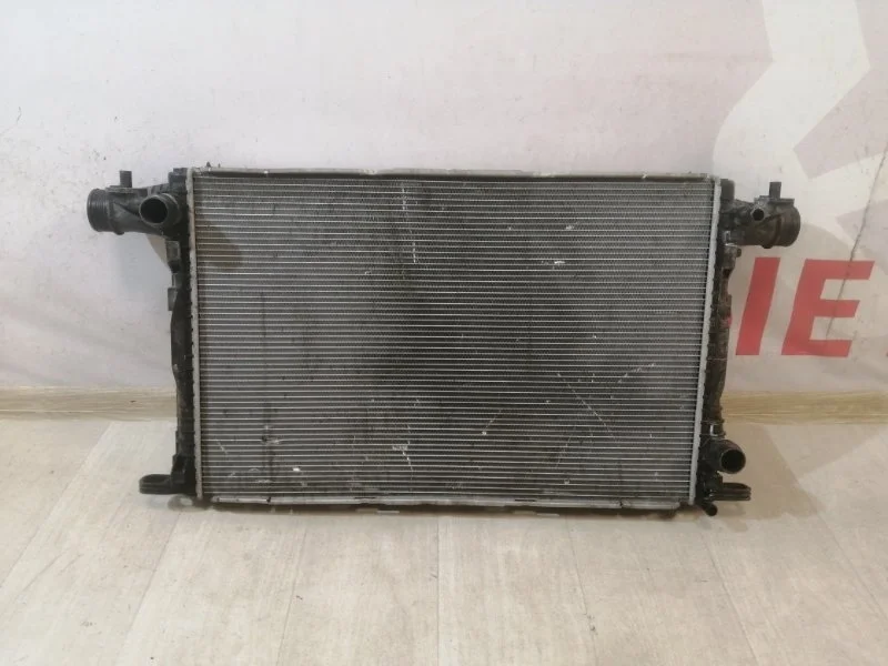 Радиатор охлаждения Audi A4 B9 2015 -2019