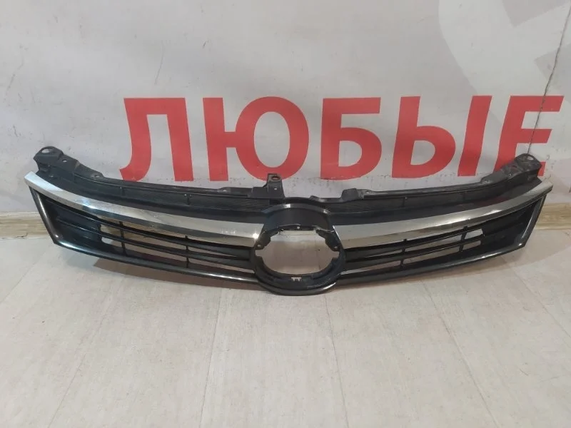 Решетка радиатора передняя Toyota Camry XV55
