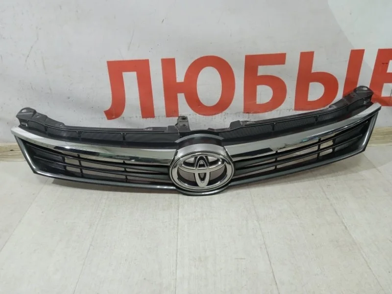 Решетка радиатора Toyota Camry V55 2011-2018