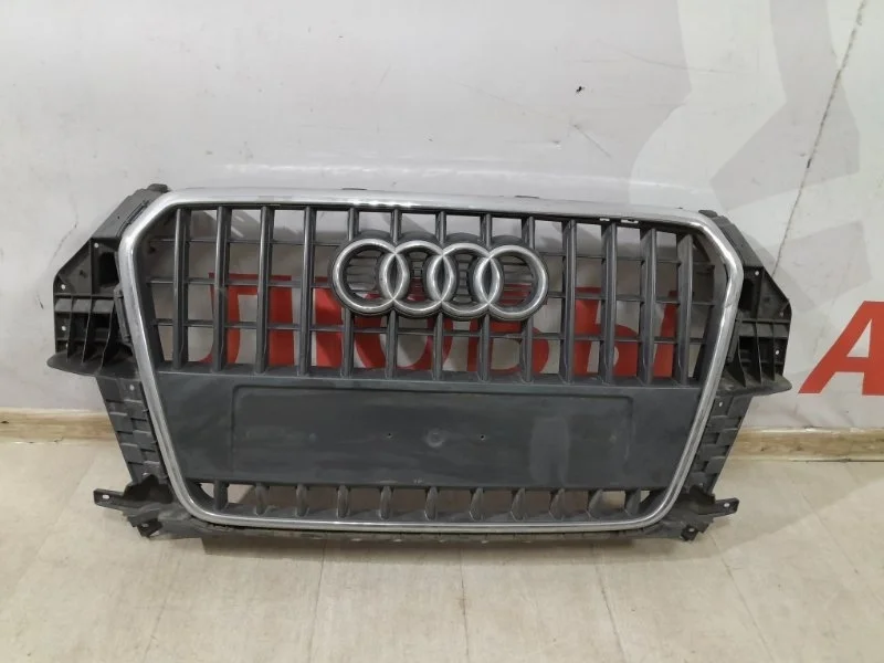 Решетка радиатора передняя Audi Q3 8U 2011-2019