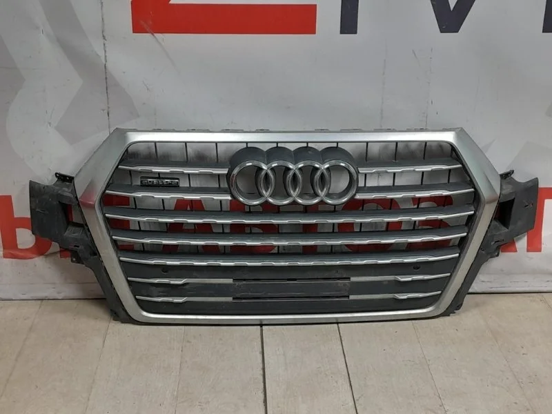 Решетка радиатора передняя Audi Q7 4M 2015-2019