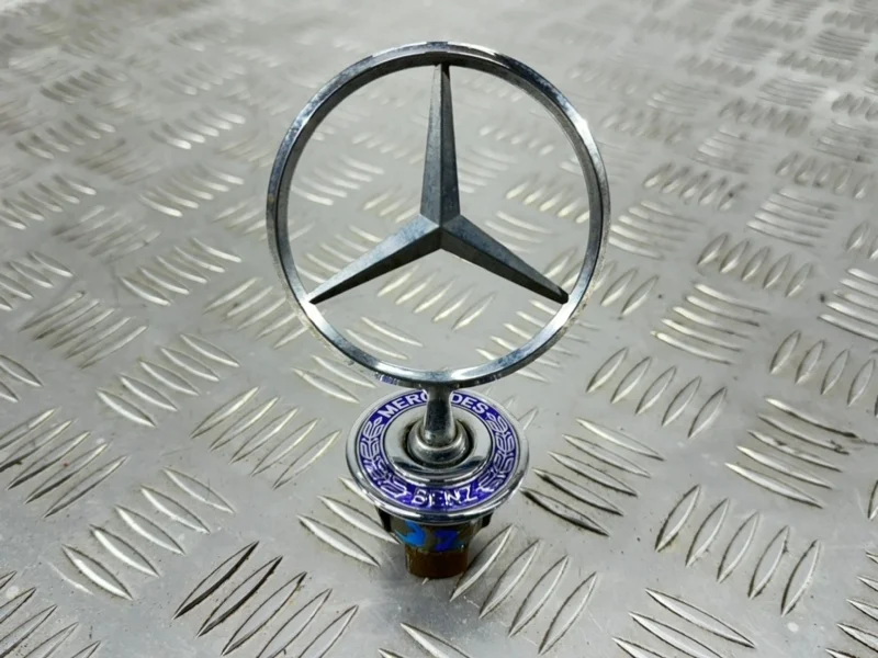 Эмблема Mercedes-Benz E220CDI 2006 W211