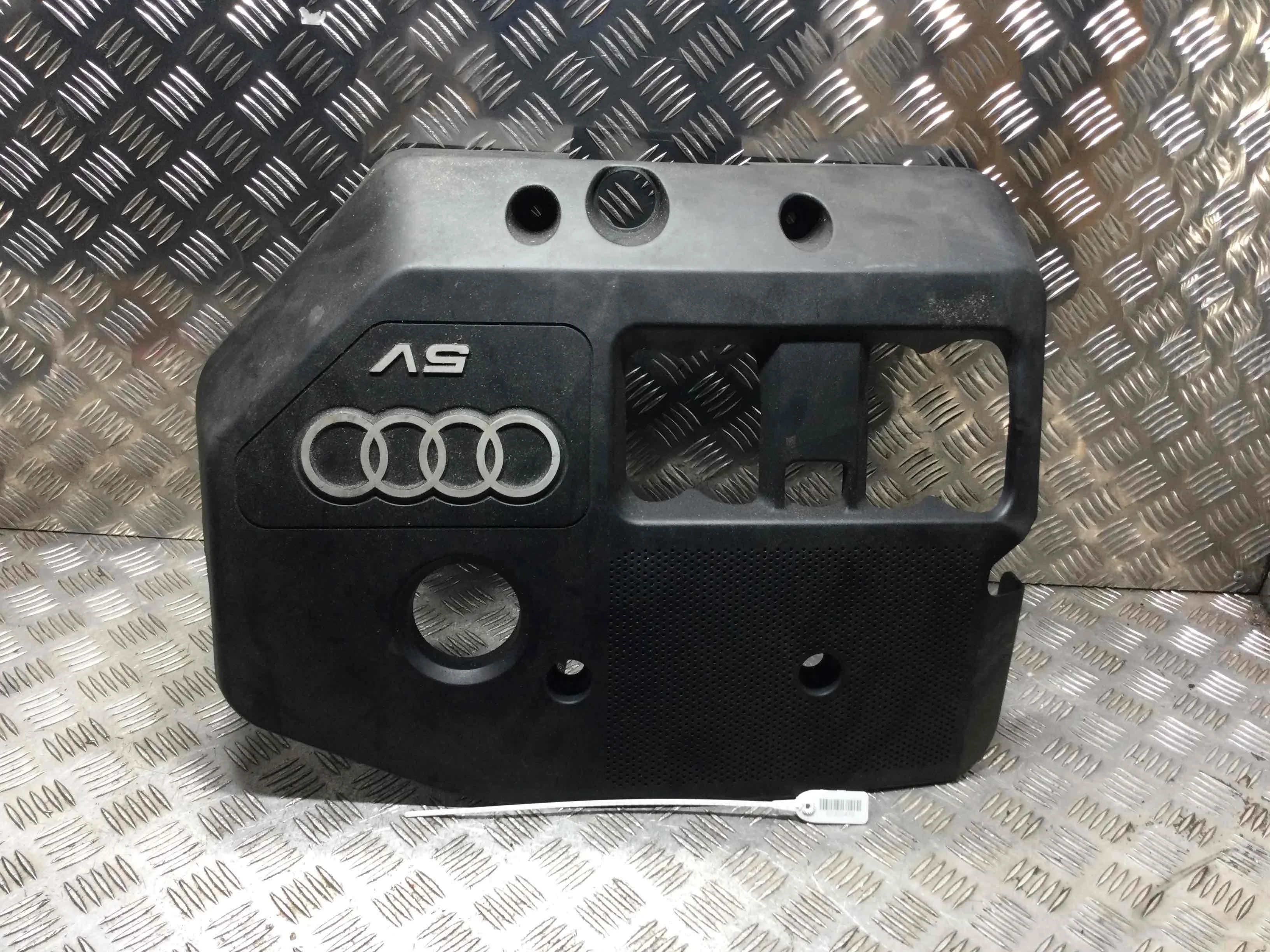 Декоративная крышка двигателя Audi A3 8L [рестайлинг] (2000-2003) бензин 1.8 i Автомат Х/б